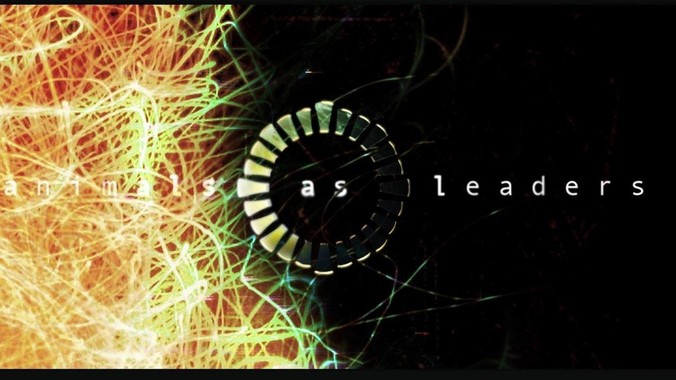 有邻居的追求者出价三万，让我连续半个月每天找个女朋友晚上弄点动静，我该答应吗？